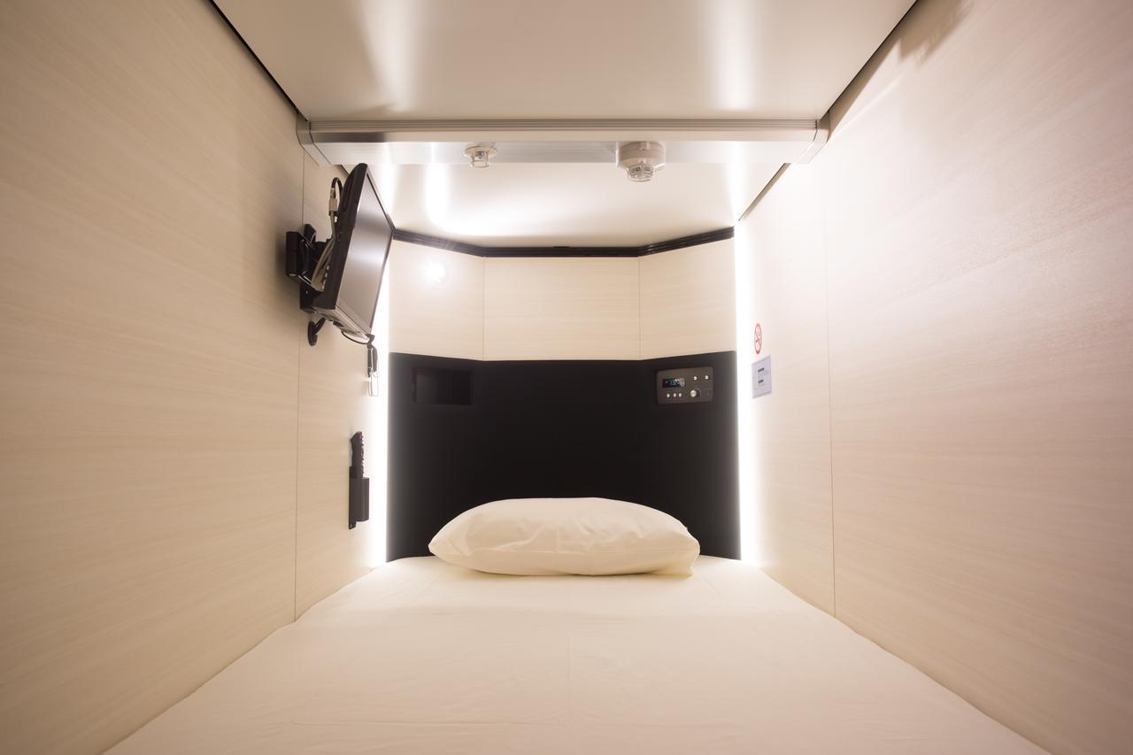 New Japan Lady'S Capsule Hotel Osaka Exteriör bild